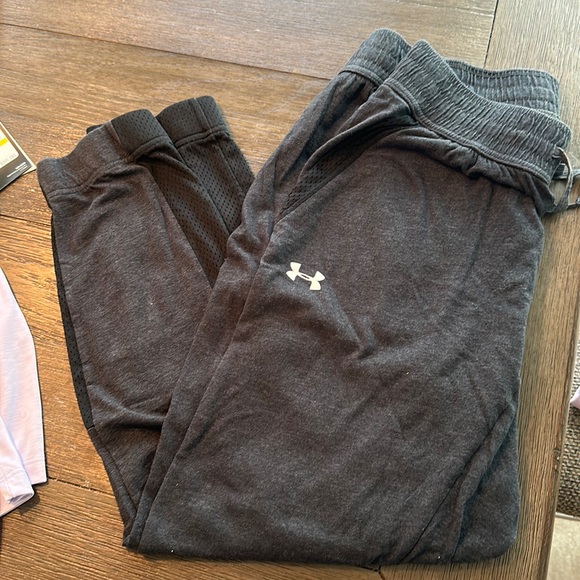 UA women’s size L sweatpants - Picture 1 of 2
